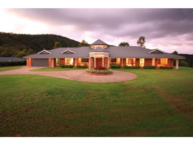 7 Millbrook Dr, Pullenvale QLD 4069