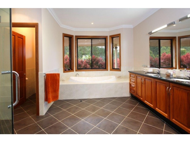 7 Millbrook Dr, Pullenvale QLD 4069