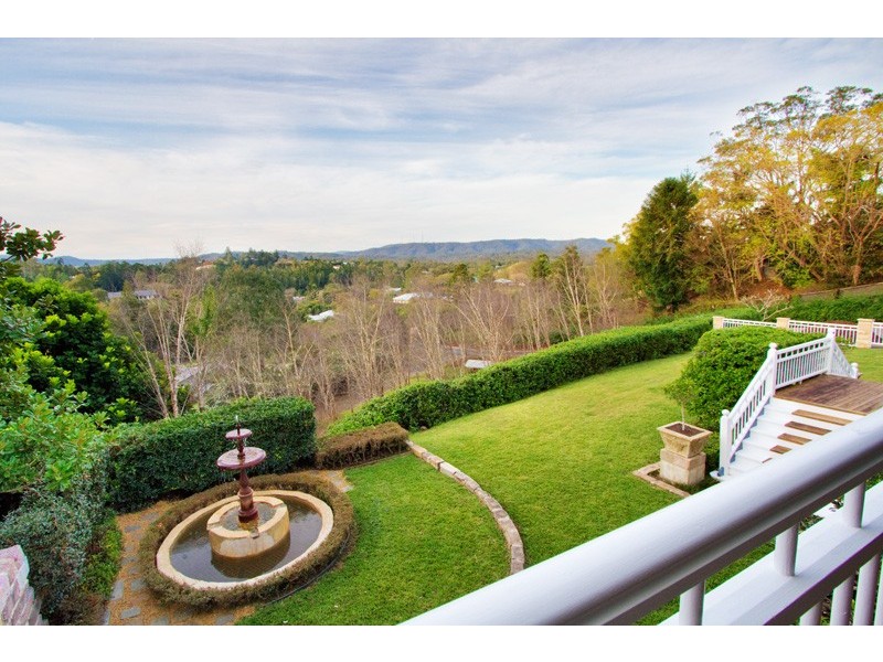 218 Moons Lane, Brookfield QLD 4069