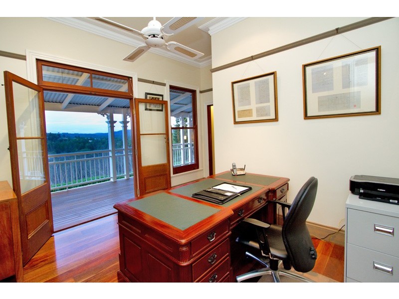 218 Moons Lane, Brookfield QLD 4069