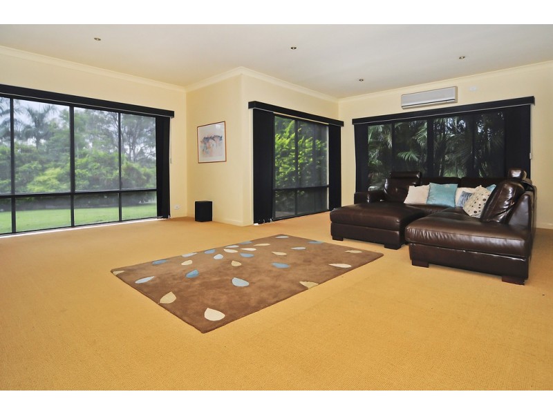 39 Phillip Cres, Barellan Point QLD 4306