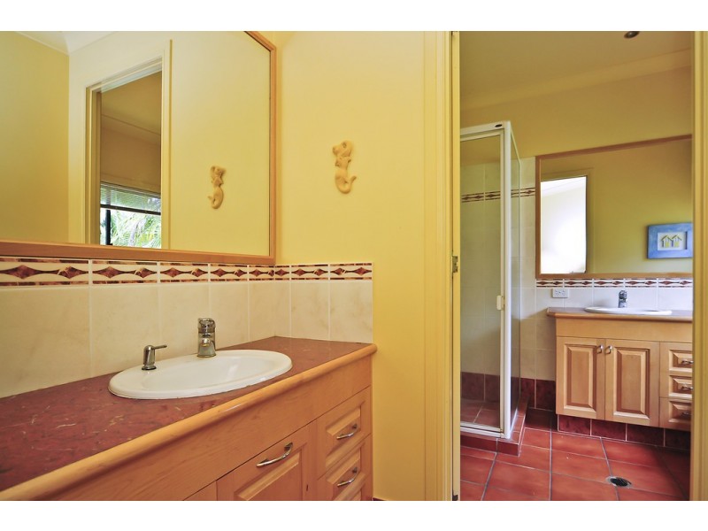 39 Phillip Cres, Barellan Point QLD 4306