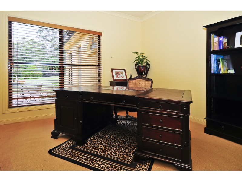39 Phillip Cres, Barellan Point QLD 4306