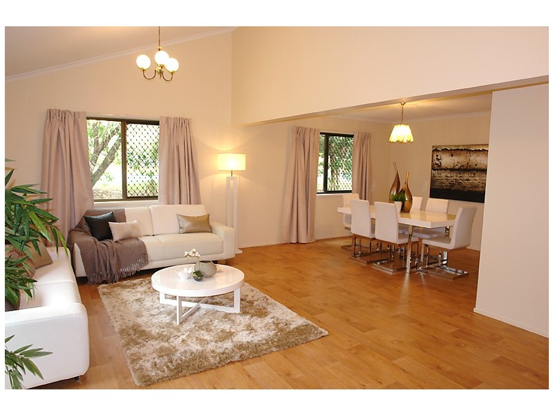 2 Jessamine Ct, Kenmore Hills QLD 4069