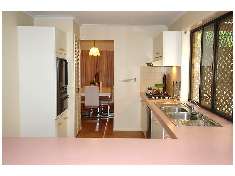 2 Jessamine Ct, Kenmore Hills QLD 4069