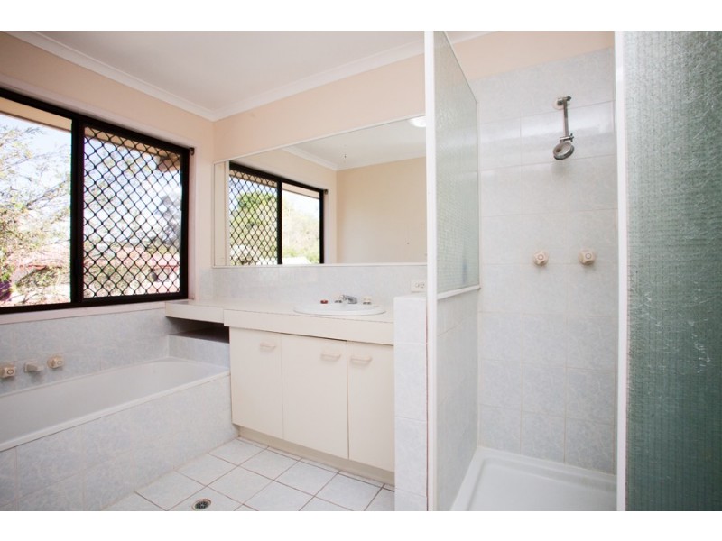 2 Jessamine Ct, Kenmore Hills QLD 4069