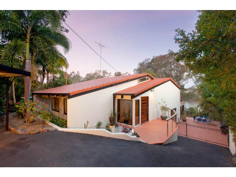 20 Spinkbrae Street, Fig Tree Pocket QLD 4069