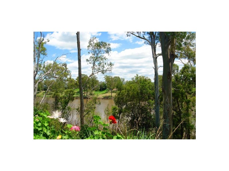 69 Daintree Pl, Riverhills QLD 4074