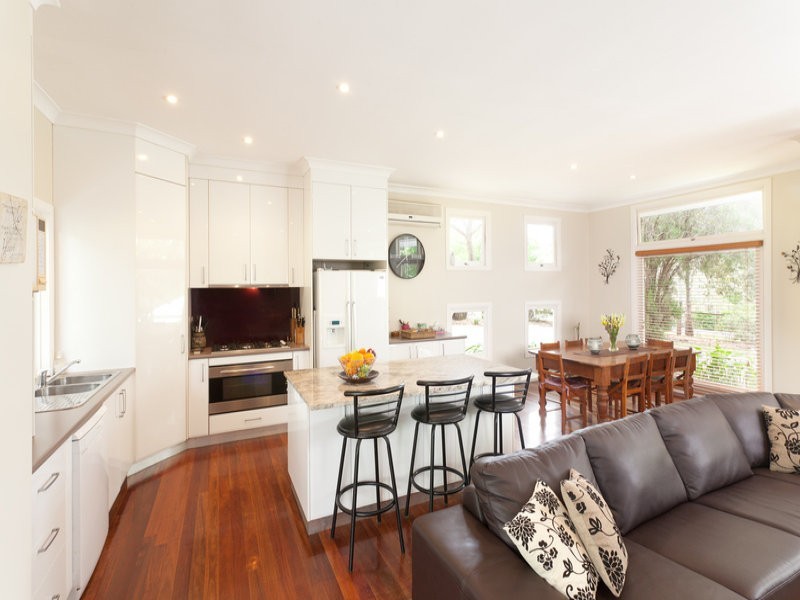 6 Deerhurst Road, Brookfield QLD 4069