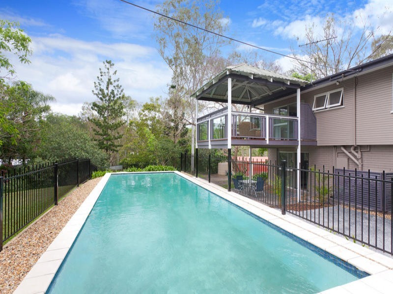 6 Deerhurst Road, Brookfield QLD 4069