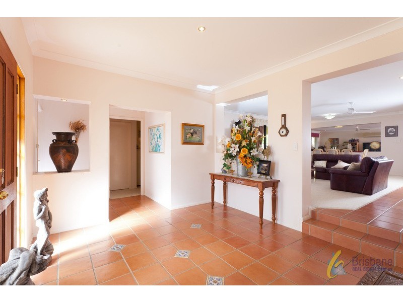 10 Menindee Court, Westlake QLD 4074