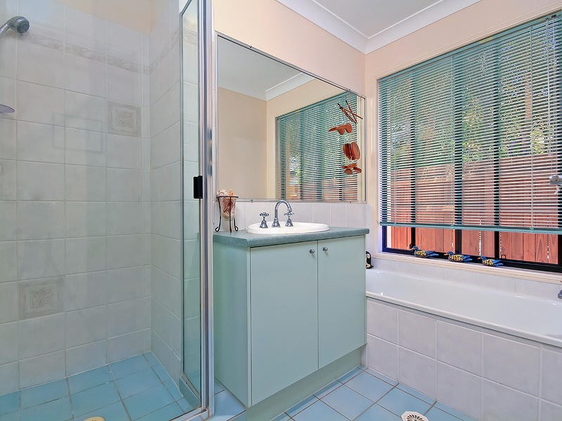 10 Menindee Court, Westlake QLD 4074