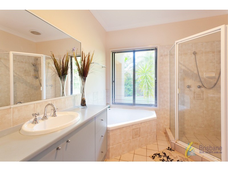 10 Menindee Court, Westlake QLD 4074