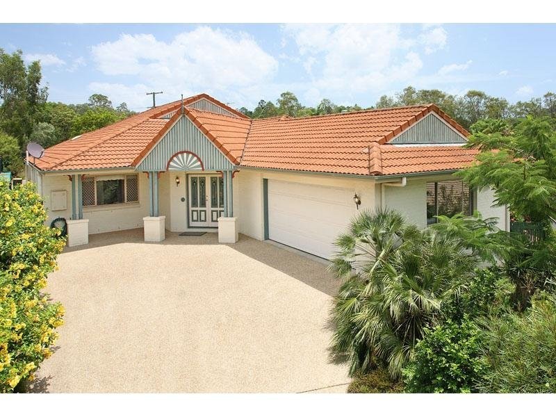 11 Preston Place, Brookfield QLD 4069