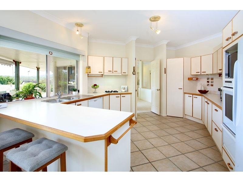 11 Preston Place, Brookfield QLD 4069