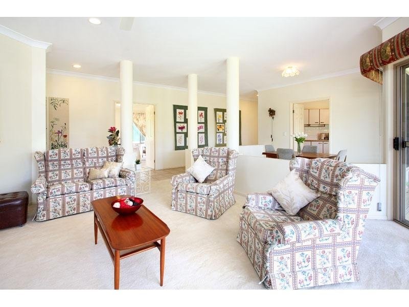 11 Preston Place, Brookfield QLD 4069