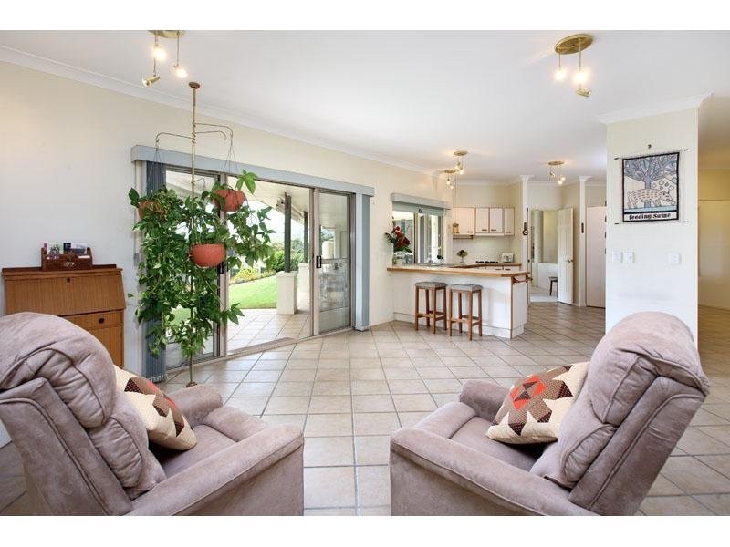 11 Preston Place, Brookfield QLD 4069
