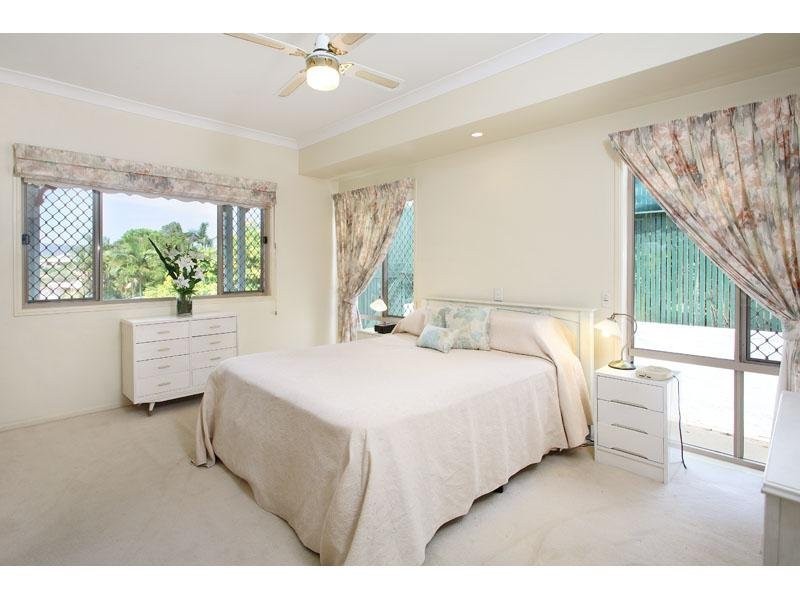 11 Preston Place, Brookfield QLD 4069