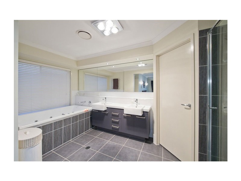 27 Greygum Pl, Anstead QLD 4070