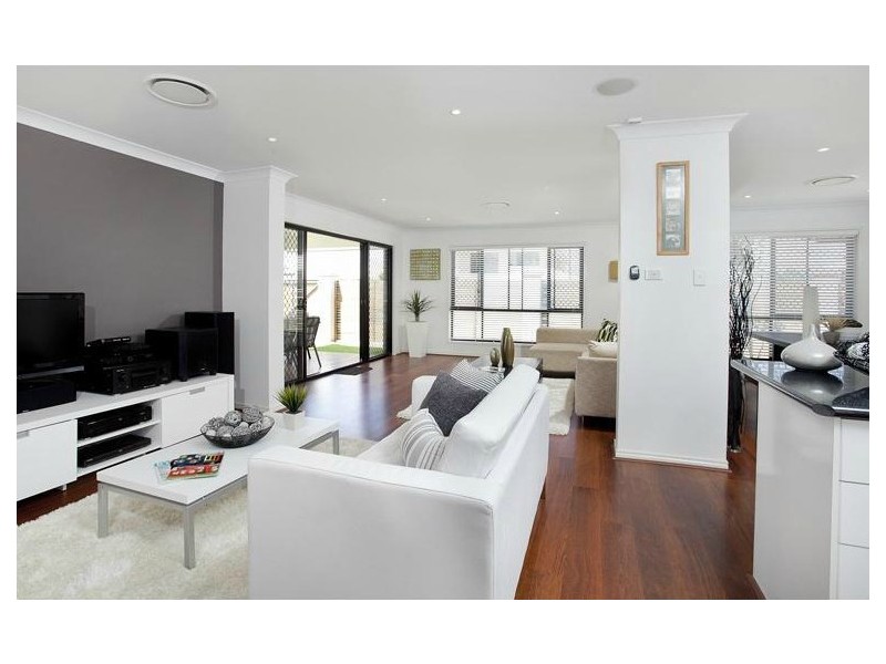 27 Christopher Place, Sinnamon Park QLD 4073