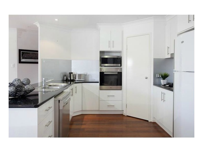27 Christopher Place, Sinnamon Park QLD 4073