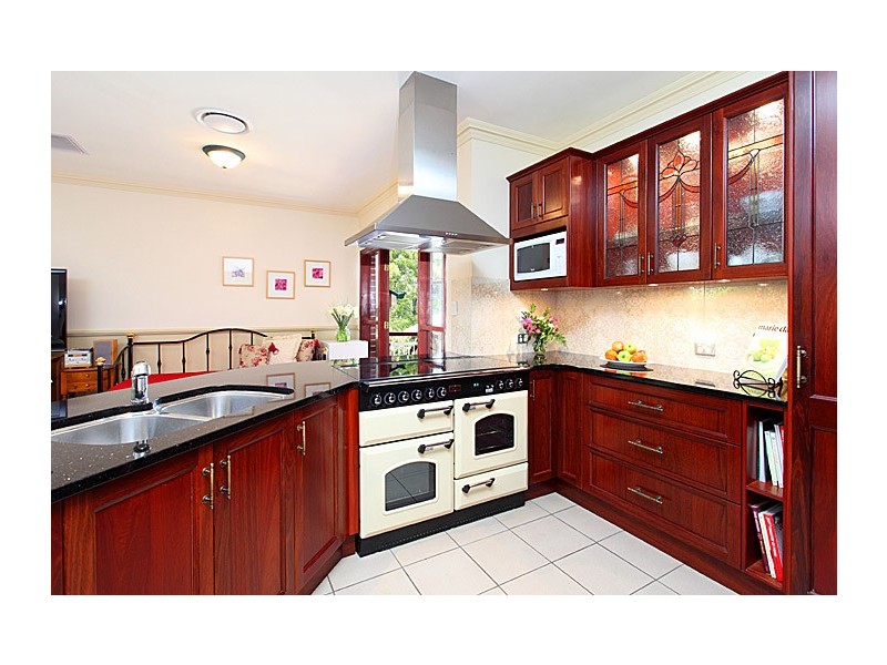 29 Rialanna Street, Kenmore QLD 4069