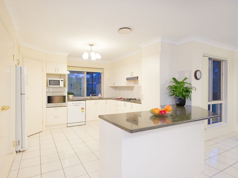 37 Margaret Court, Kenmore QLD 4069