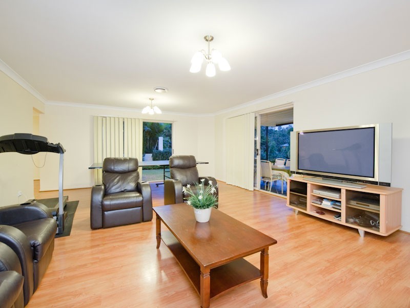 37 Margaret Court, Kenmore QLD 4069