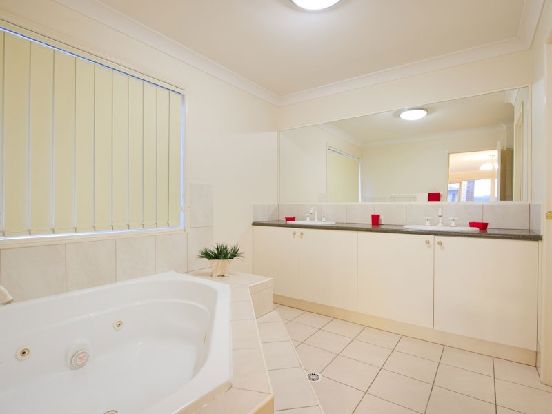 37 Margaret Court, Kenmore QLD 4069