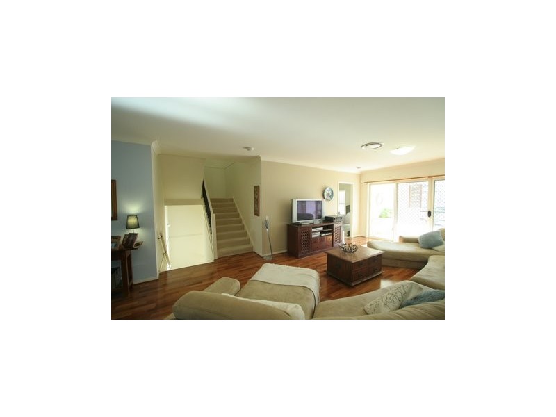 23 Greenway Cct, Mount Ommaney QLD 4074