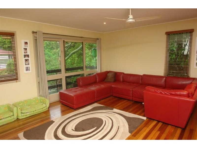 16 Warrawong Street, Chapel Hill QLD 4069