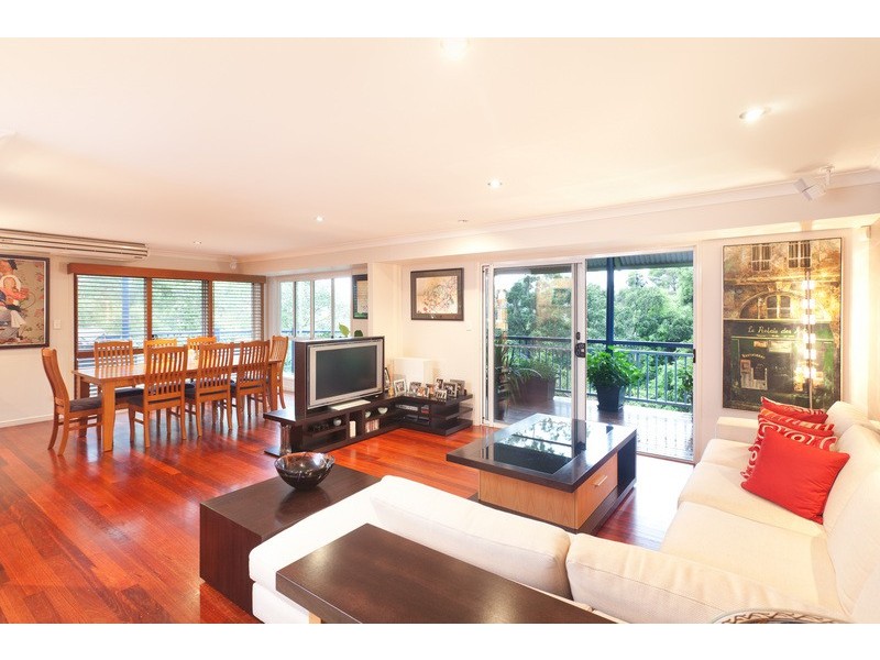 27  Radnor st, Indooroopilly QLD 4068