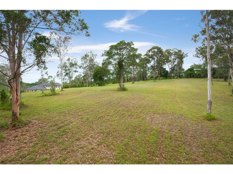 17 Country Place, Brookfield QLD 4069