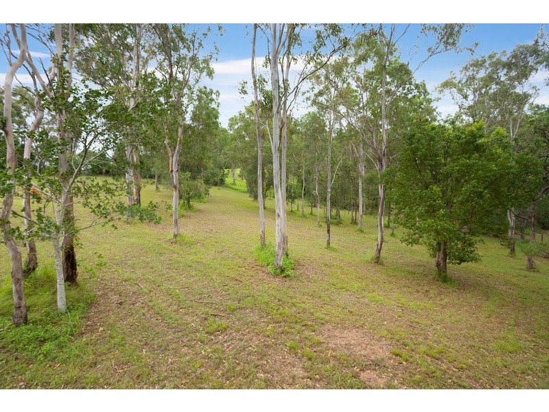 17 Country Place, Brookfield QLD 4069