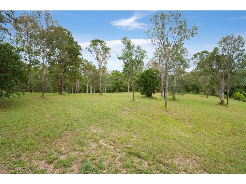 17 Country Place, Brookfield QLD 4069