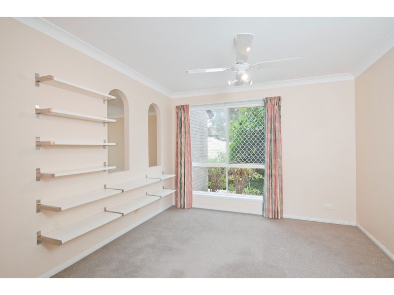 4 Summerfield Place, Kenmore QLD 4069