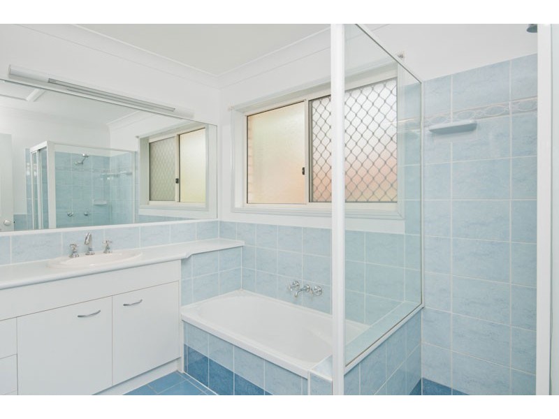 4 Summerfield Place, Kenmore QLD 4069