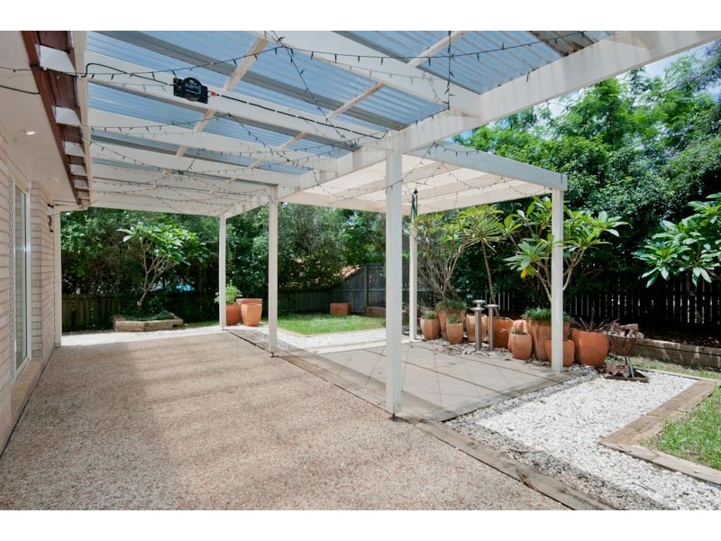 4 Summerfield Place, Kenmore QLD 4069