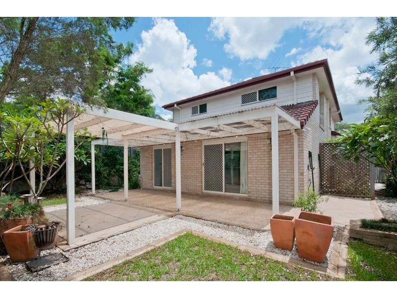 4 Summerfield Place, Kenmore QLD 4069