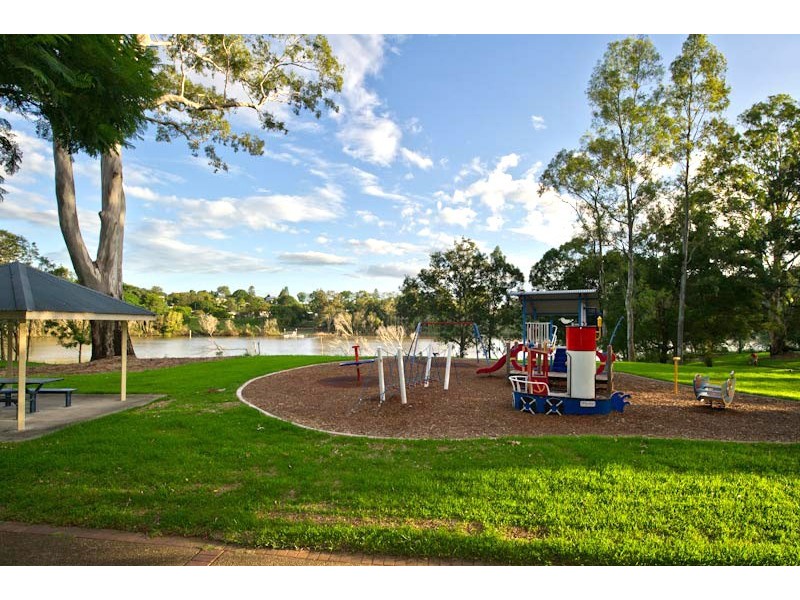 5 River Park Place, Fig Tree Pocket QLD 4069