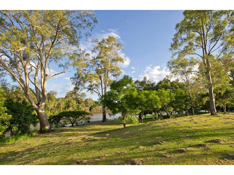 5 River Park Place, Fig Tree Pocket QLD 4069