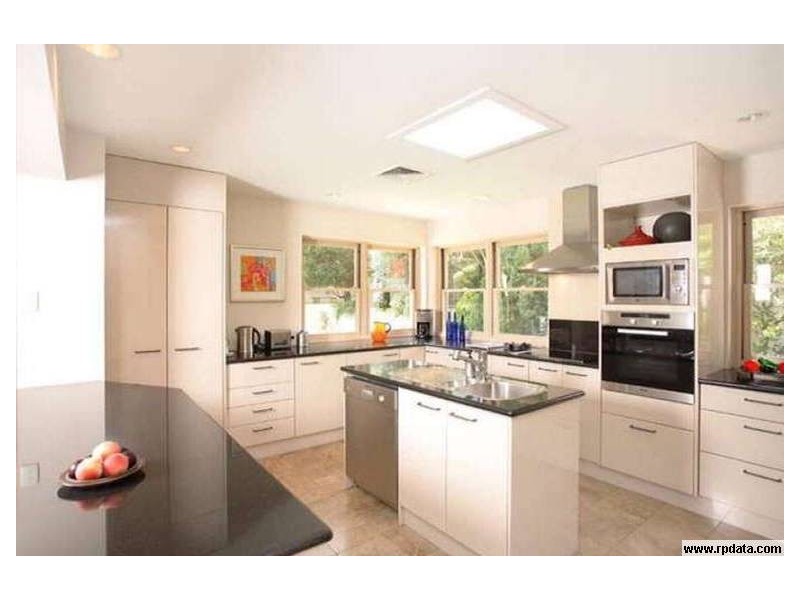 14 Louise Street, Kenmore QLD 4069