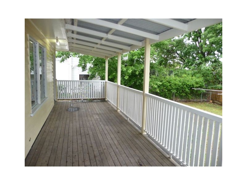 15 Kew Rd, Graceville QLD 4075