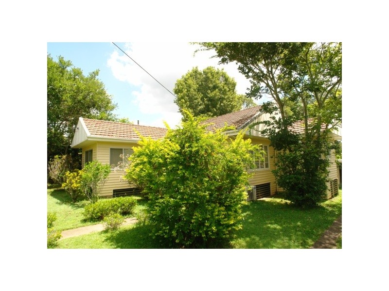 15 Kew Rd, Graceville QLD 4075