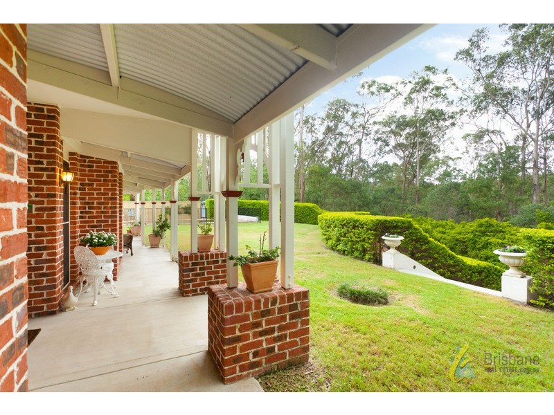 18 Hillcrest Place, Kenmore Hills QLD 4069