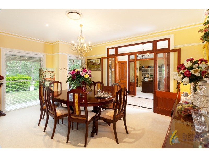 18 Hillcrest Place, Kenmore Hills QLD 4069