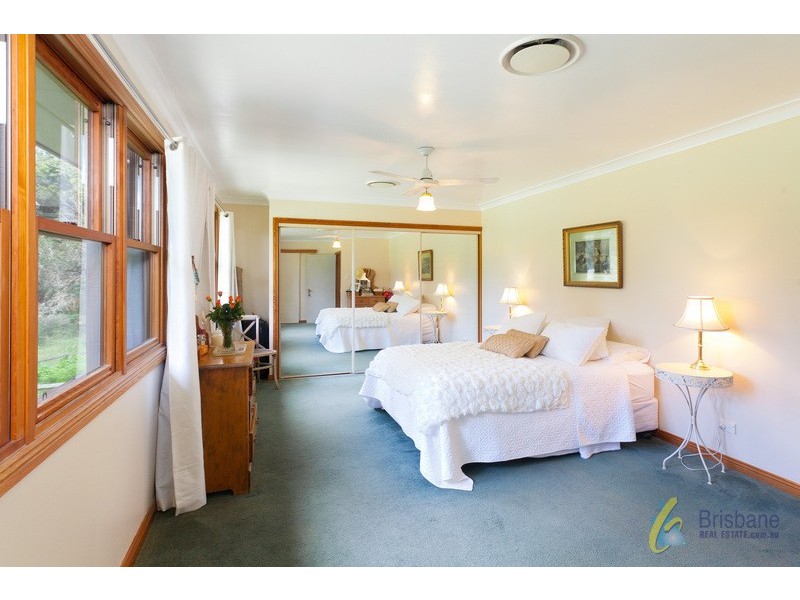 23 Gold Creek Road, Brookfield QLD 4069