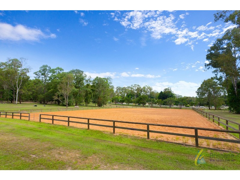 23 Gold Creek Road, Brookfield QLD 4069