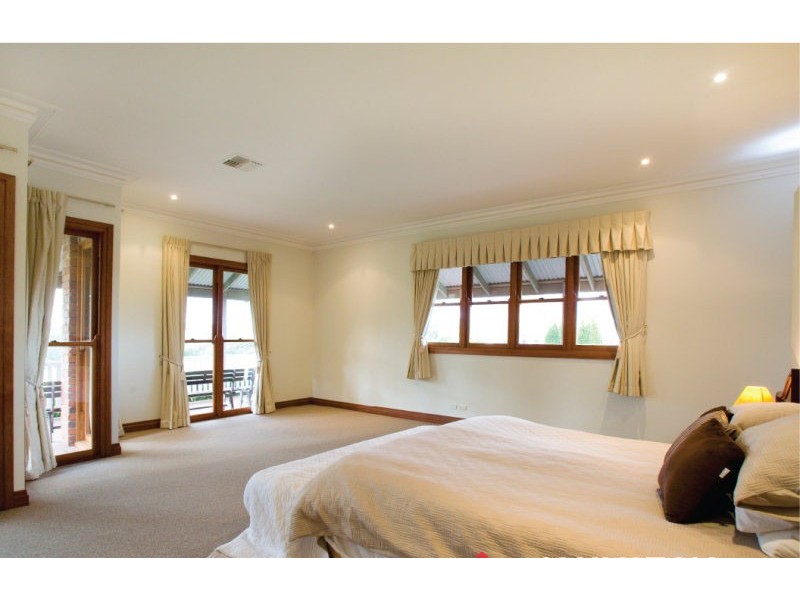 29 Leatherwood Place, Brookfield QLD 4069