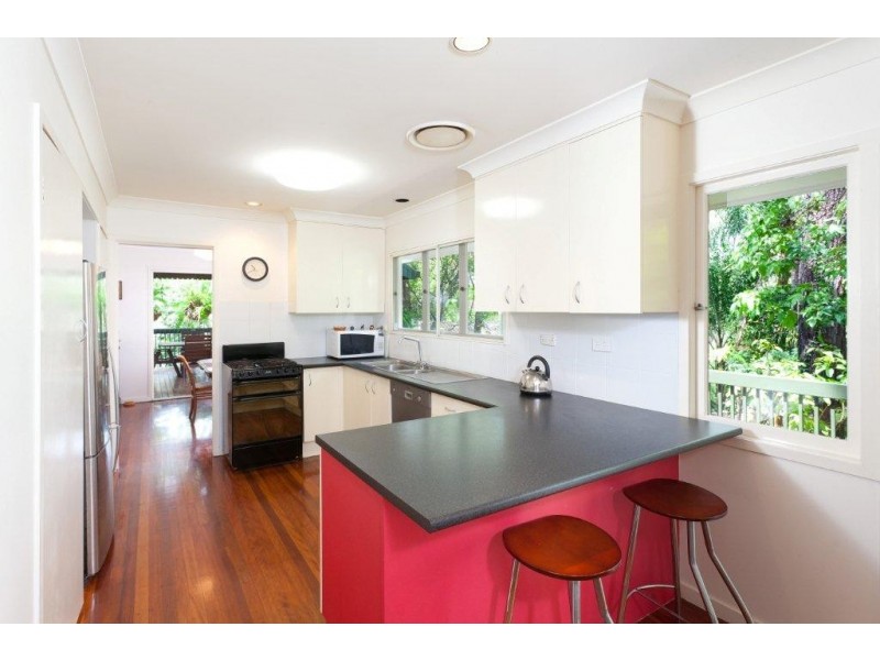 24  Bina Street, Chapel Hill QLD 4069